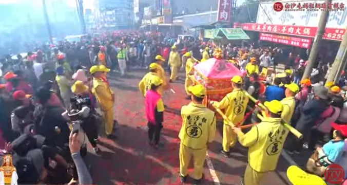 苗栗縣白沙屯拱天宮媽祖有史以來首次南下高雄岡山。(圖/翻攝自Youtube/白沙屯媽祖網路電視台白沙屯媽祖網路電視台)