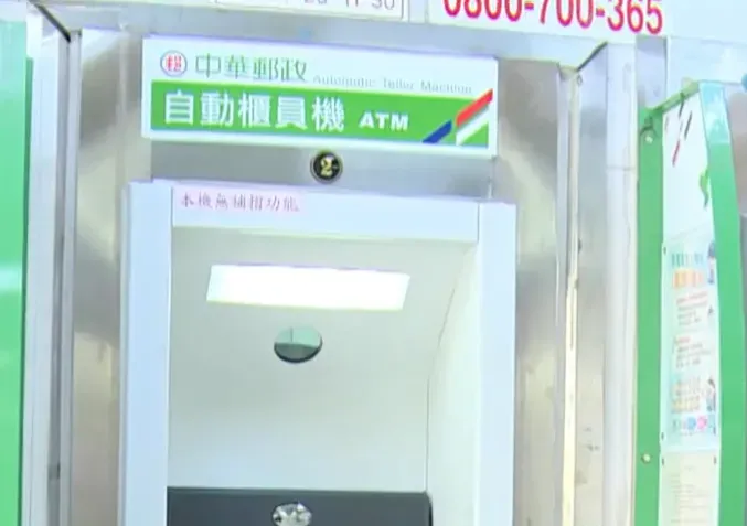 郵局系統13日發生全台大當機，民眾無法臨櫃作業也沒辦法領錢，負責電路的中華電信推測可能是路由器問題。（示意圖／中天新聞）