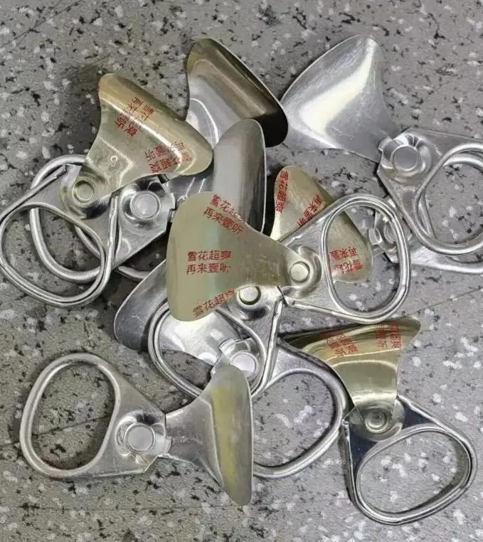 大陸一名男子偽造假中獎拉環兌換啤酒。（圖／翻攝《錢江晚報》）
