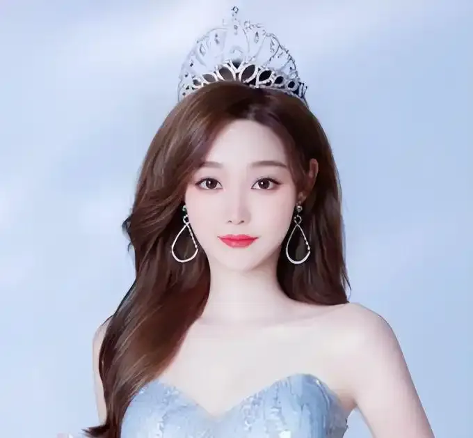陸媒報導，孔麗梅曾在2021年奪得世界小姐澳門賽區季軍。（圖／翻攝微博）