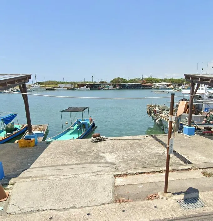 高雄市彌陀區的南寮漁港，12日上午發現一具女浮屍。（圖／Googlemap）