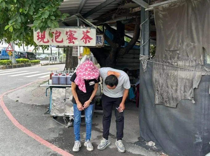 高雄一間歷史悠久的蜜茶攤「好牌現泡古早味蜜茶」即將走入歷史。(圖/現泡蜜茶)