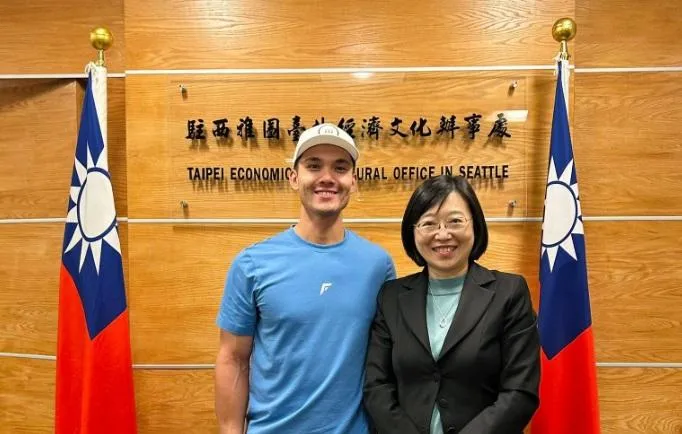 費爾柴德有望在11月來台領取就業金卡。（圖／Taiwan in Seattle臉書）