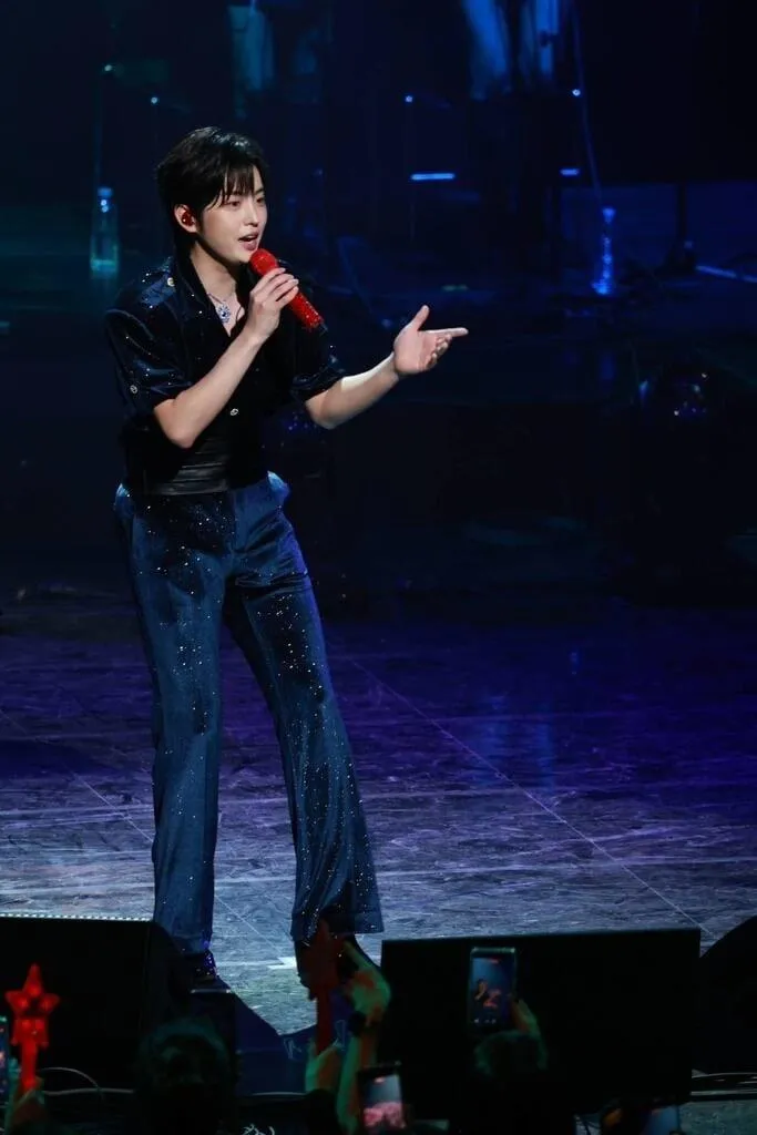韓國歌手Haru（圖）計畫來台灣舉辦個人演唱會，他17日在釜山開唱，多首經典歌讓歌迷聽得如癡如醉。（圖／LUCE ENTERTAINMENT提供）