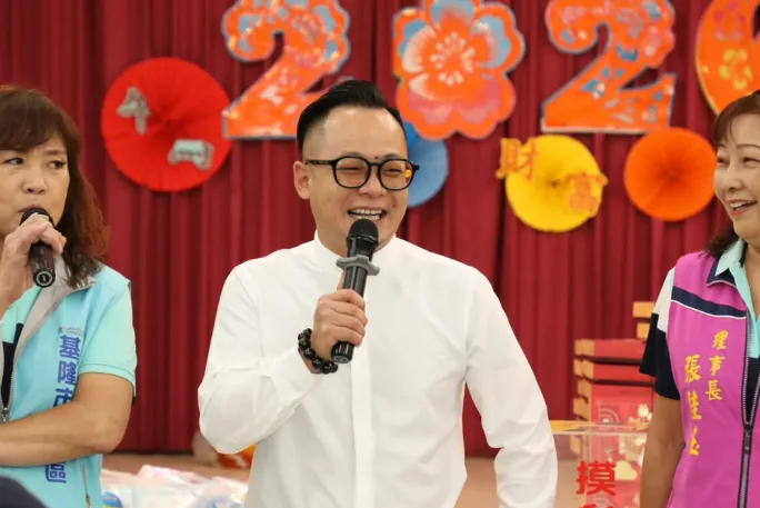 民進黨基隆市長參選人、議長童子瑋被質疑議會總質詢期間請假不主持會議；天外天大火也找不到人。（圖／童子瑋臉書）