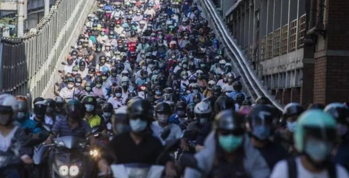 違規機車將面臨500元罰鍰，大客車則是2000元罰鍰。（示意圖／資料照）