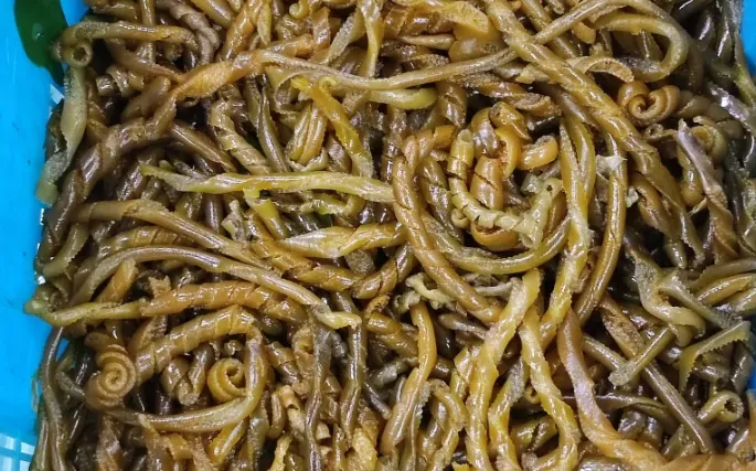 菜市場的海茸成品。(圖/翻攝自廖炯程臉書)