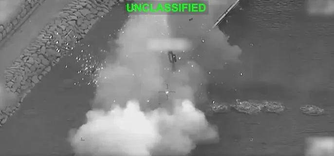 美軍轟炸伊朗16艘布雷艇。（圖／翻攝X「@CENTCOM」）