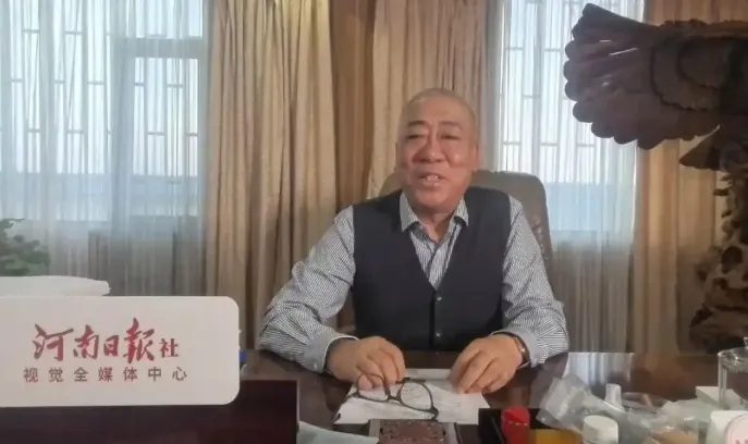 崔培軍有「全網最愛發錢老闆」之稱。(資料照/翻攝《大河報》)