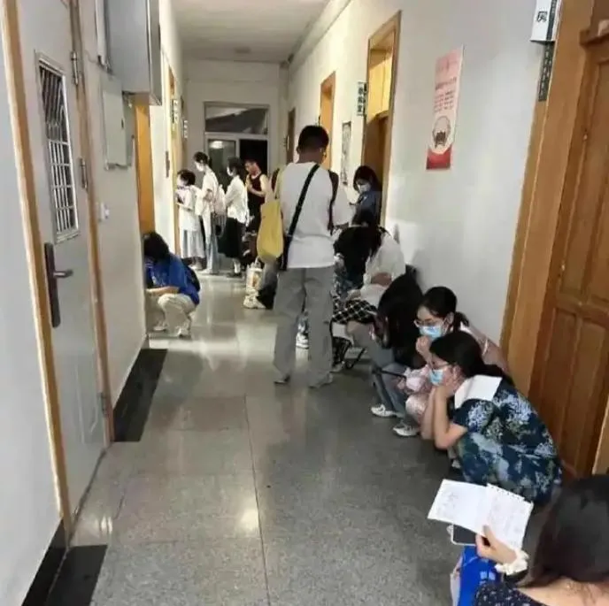 大陸瀋陽師範大學8月31日爆發水污染事件，眾多學生出現嘔吐、腹瀉等症狀。（圖／翻攝頭條「濱州傳媒網」）