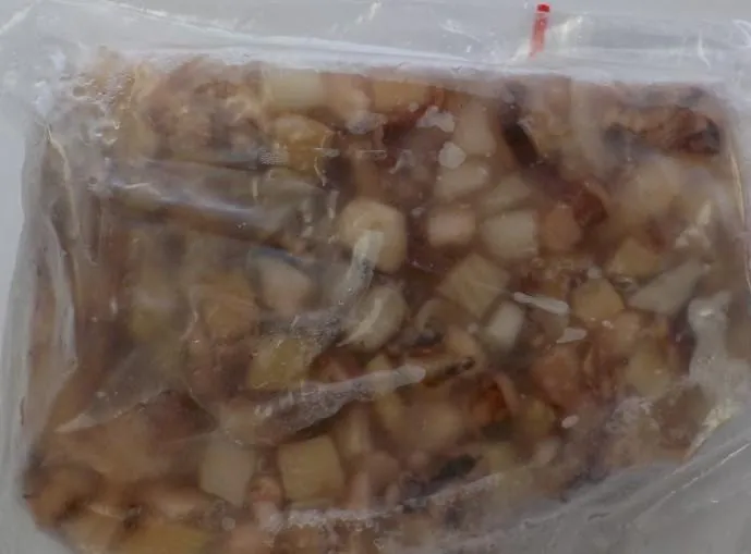 食藥署27日公布邊境檢驗不符合食品資訊，有1批從中國大陸進口的章魚丁被檢出重金屬鎘超標，重達2公噸全數遭邊境攔截，沒有流入市面。（圖／食藥署提供）