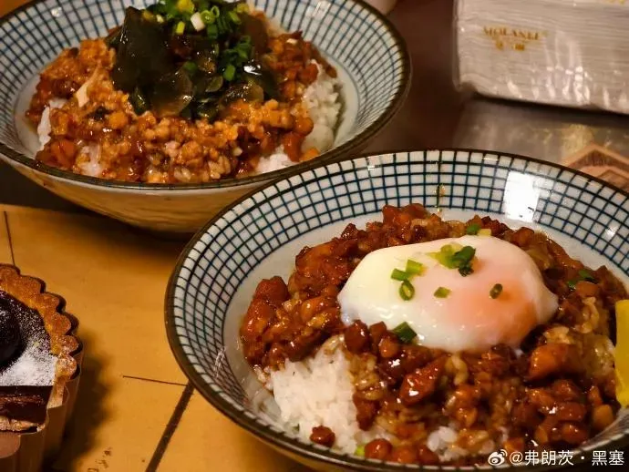2024年8月在上海開業的創新台灣菜餐廳「家裡沒煮」滷肉飯。（圖／翻攝自微博）