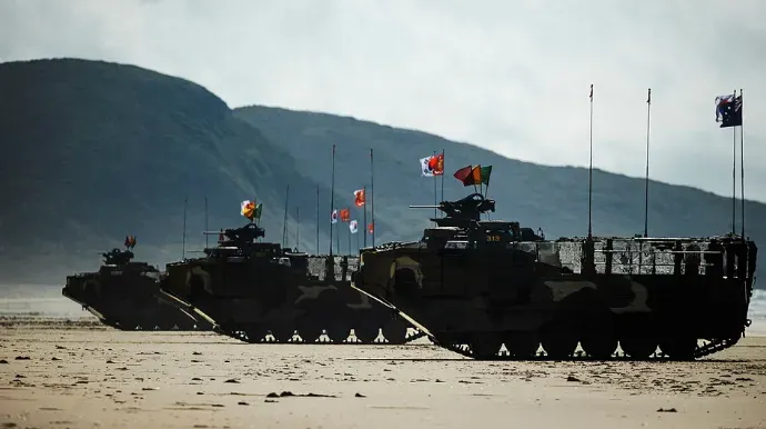 航艦打擊群將參與澳洲主辦的「護身軍刀」軍演。圖為2023年的軍演畫面。（圖／翻攝澳洲國防部）