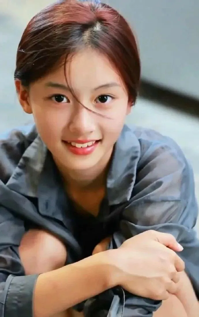 15歲女孩「七七」有「初戀臉」且神似張柏芝。（圖／翻瀟湘晨報）