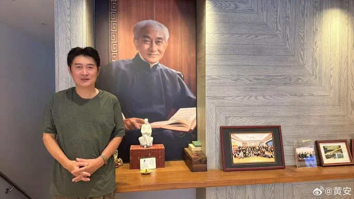 黃安坦言在台灣是「無殼蝸牛」。（圖／翻攝黃安 微博）