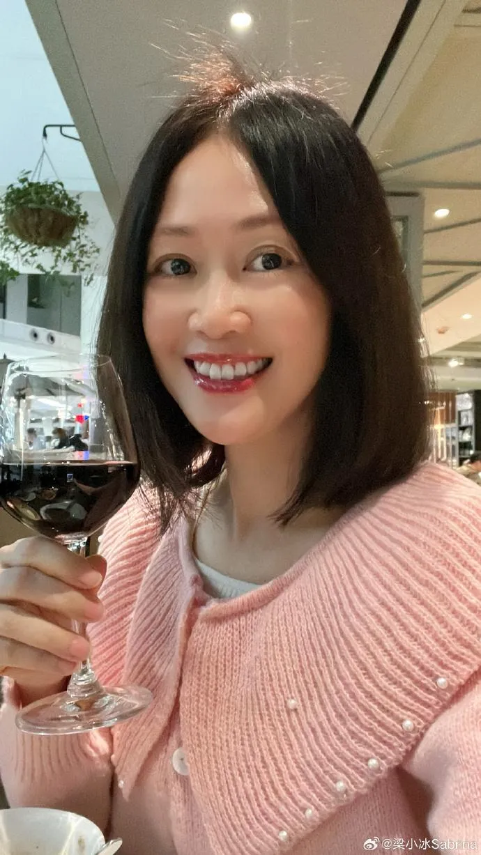 梁小冰的日常生活照明顯自然許多。（圖／翻攝微博 梁小冰Sabrina）