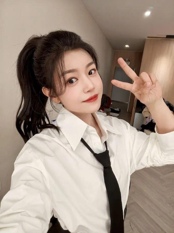 女星陳妍希在2025年2月與中國男星陳曉結束8年婚。(圖/翻攝微博 陳妍希michelle)