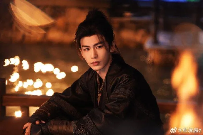 中國大陸男星張凌赫近期憑藉夯劇《逐玉》人氣暴漲。(圖/翻攝微博 張凌赫z)