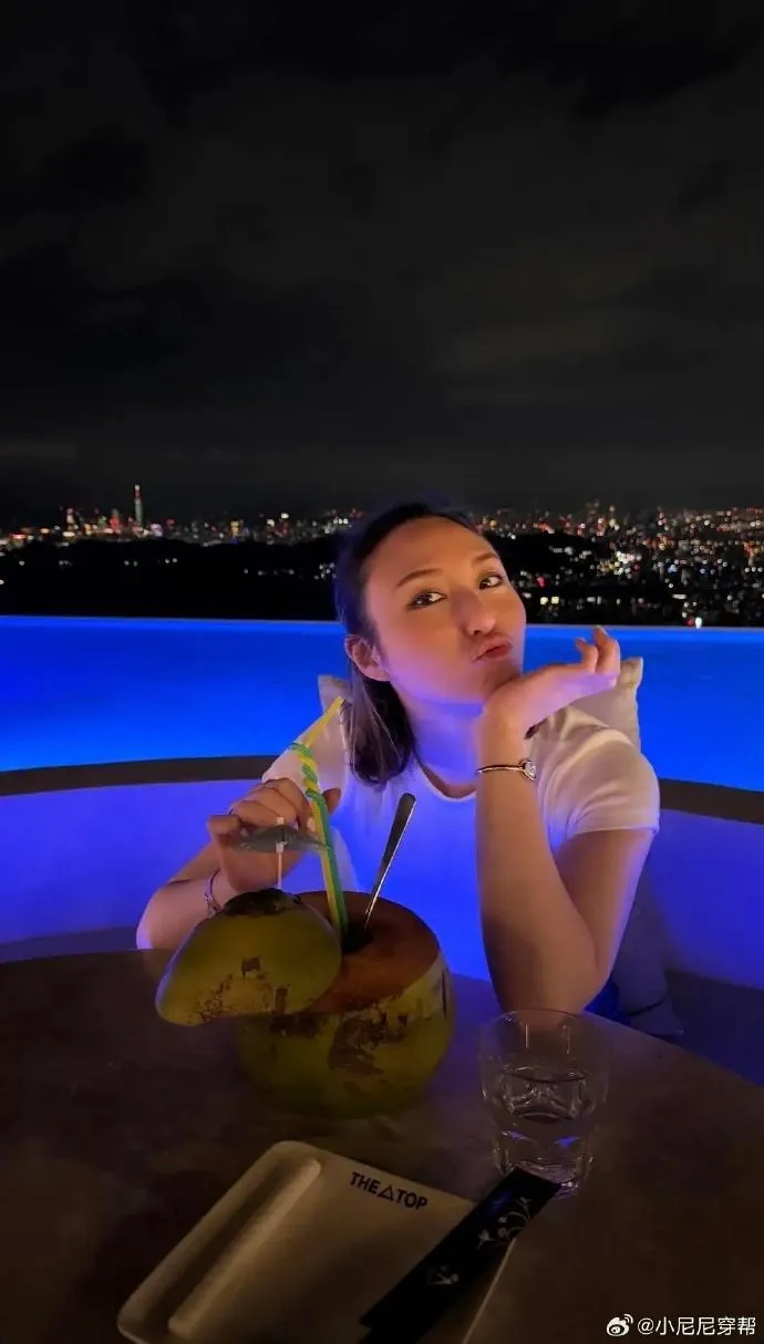 已故澳門賭王何鴻燊三房千金何超雲近期曝光新戀情。（圖／翻攝微博）