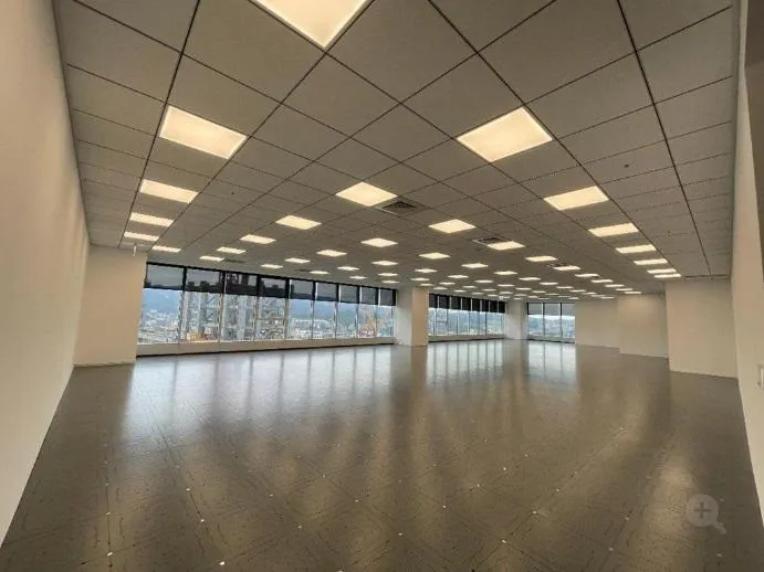 看不見的最貴!「潤泰南港玉成廣場」大手筆設置具備10,000kW以上契約容量!供電力十足!(圖/工商時報蔡惠芳攝影)