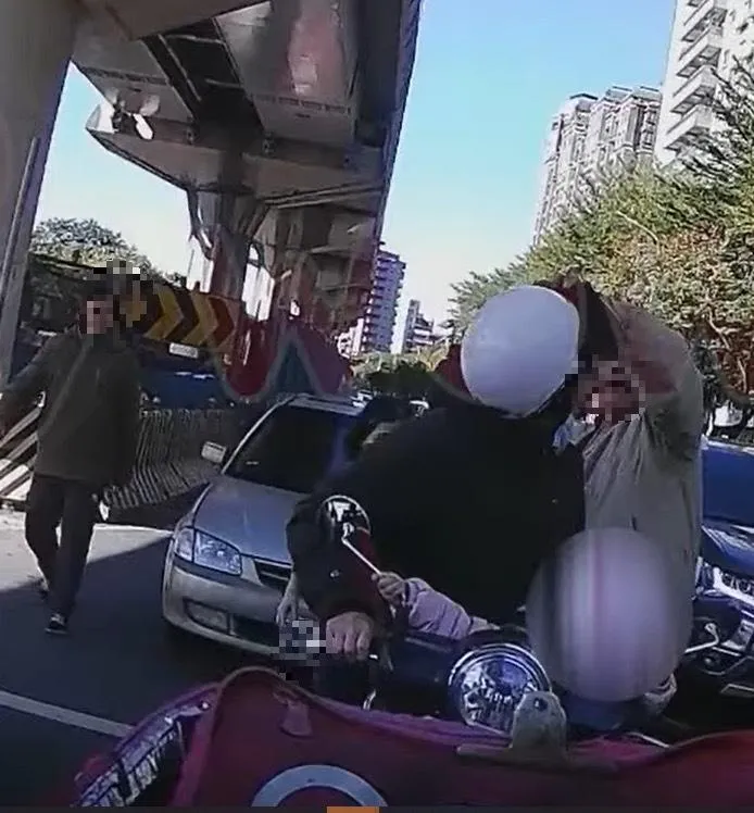 衝突畫面。（圖／翻攝WoWtchout -&nbsp;地圖型行車影像分享平台）