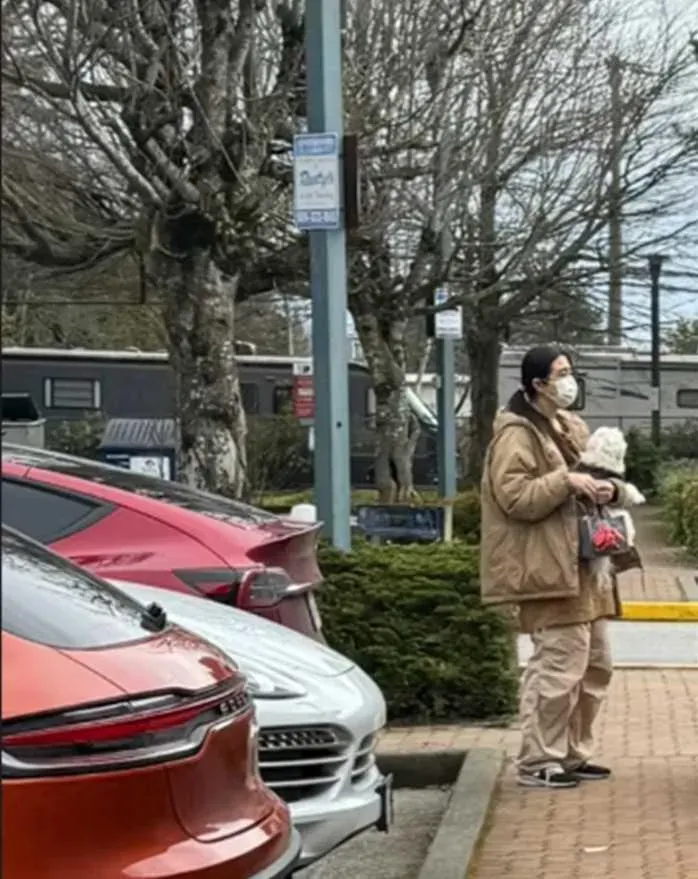 王祖賢私下全身照曝光。（圖／翻攝自小紅書）