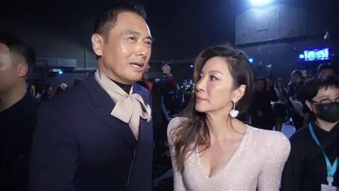 周潤發(左)與楊紫瓊(右)2023年在上海電影節同框。(圖/翻攝自微博)