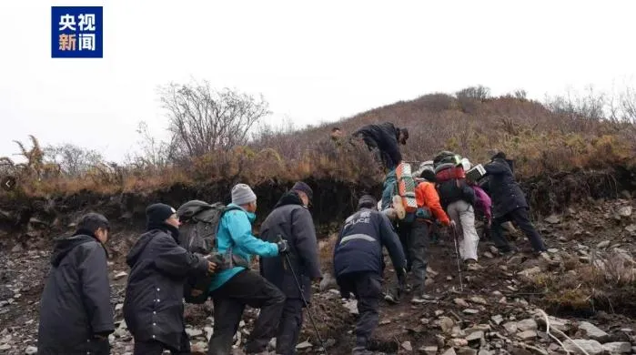 本次搜救行動中,受困人員251名安全轉移,僅1名不幸罹難。(圖/翻攝《央視新聞》)