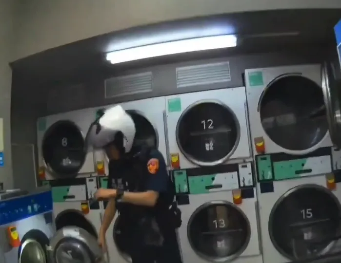 毒品犯自助洗衣店內上演「丟包計」 ，仍遭警識破查獲移送。（圖／警方提供，下同）