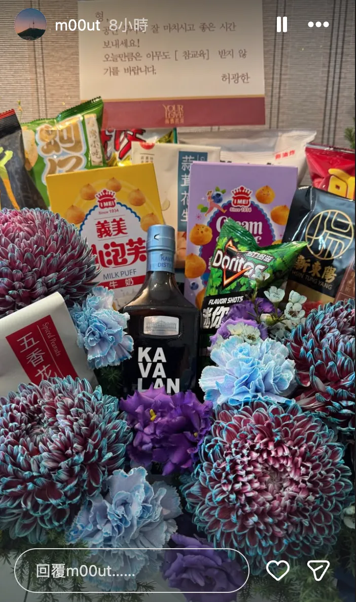 金武烈分享許光漢送給他的祝賀花籃與零食。（圖／翻攝自金武烈IG）