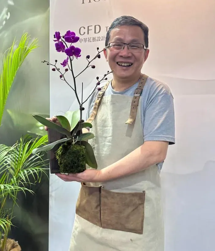 政府有意調漲菸捐，政治評論員陳東豪引用民調數據撰文，認為政府在管理菸品的政策上明顯失能，還等於鼓勵走私加熱菸，陳東豪文末特別點出，政府既然做不到全面禁菸，就要有管理能力。不然讓走私加熱菸成為一門好生意，陳東豪認為不會有任何好處。(圖/陳東豪臉書)