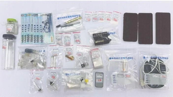 現場查扣贓證物。(圖/警方提供)