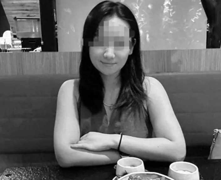 李麗在三亞渡假飯店遭蛇咬傷身亡。(圖/翻攝《網易》)