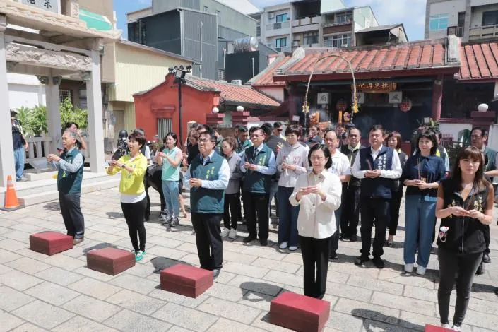 黃偉哲12日參拜風神廟。(圖/台南市政府提供)