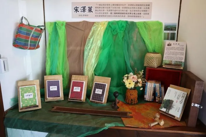 二崙分駐所眷舍展出作家宋澤萊、季季作品，串起地方生活記憶。（圖／縣府提供）