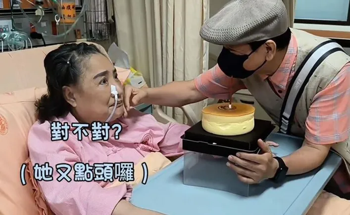 陳凱倫(右)前往探望陳盈潔。(圖/翻攝YouTube)
