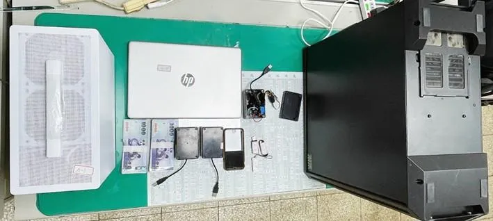 USB BOX 境外傳輸設備(亦被稱為黑盒子)，可將境外網路流量轉換 顯示在國內上網。（圖／中天新聞）