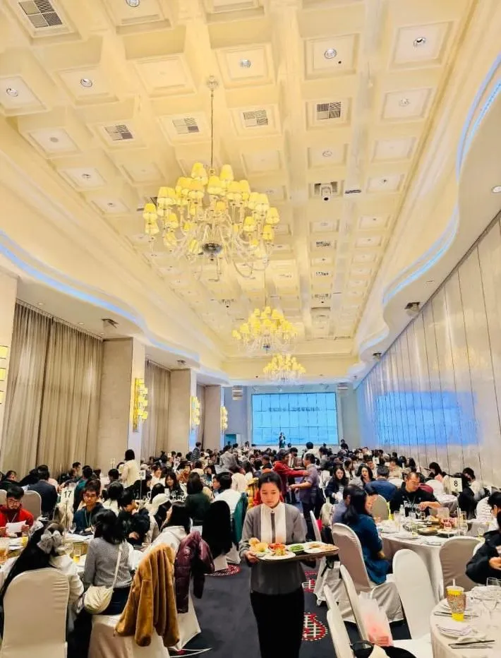 近日有網友發文還分享照片稱罷團舉行感恩餐會。(圖/翻攝自Threads @joeji734)