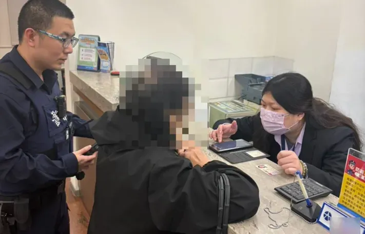 71歲婦信「試喝中藥領獎金」險騙走百萬。（圖／警方提供）