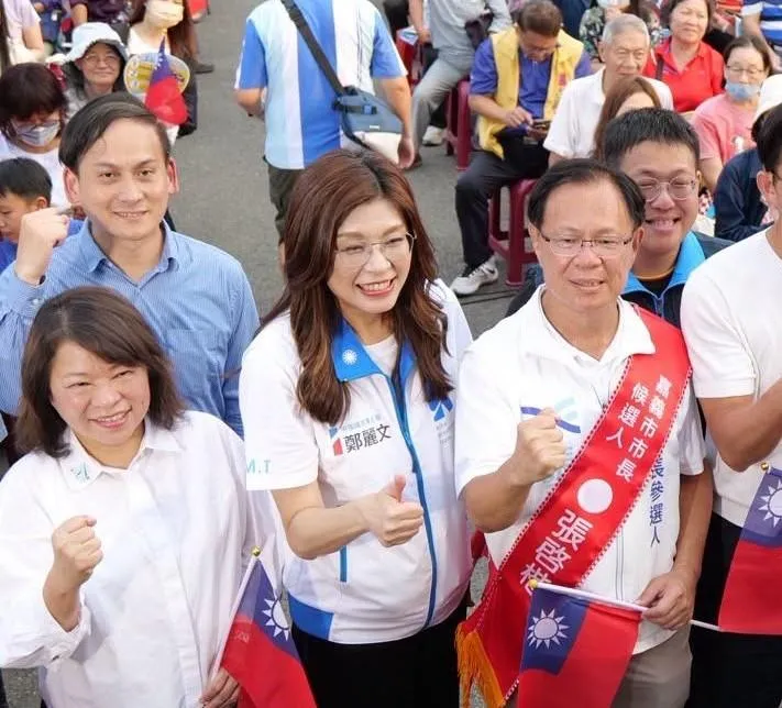 國民黨主席鄭麗文與現任嘉義市長黃敏惠,19日現身力挺民眾黨嘉義市長參選人張啓楷。(圖/張啓楷臉書)