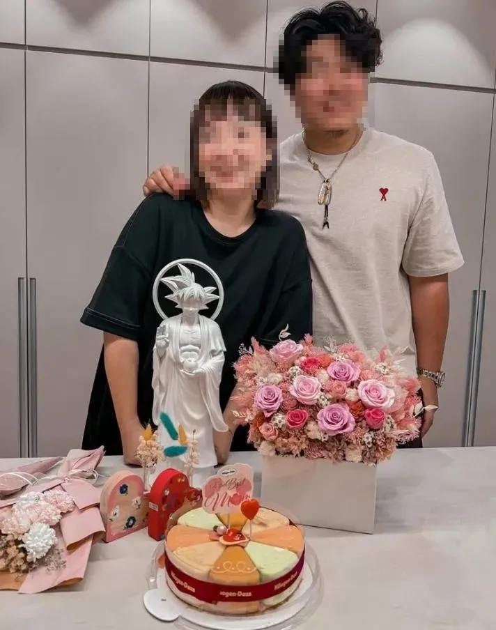 「G卡姐夫」（右）近期因涉嫌協助詐騙集團洗錢，金額高達1.2億元，遭檢方聲押。（圖／翻攝IG chia1120）