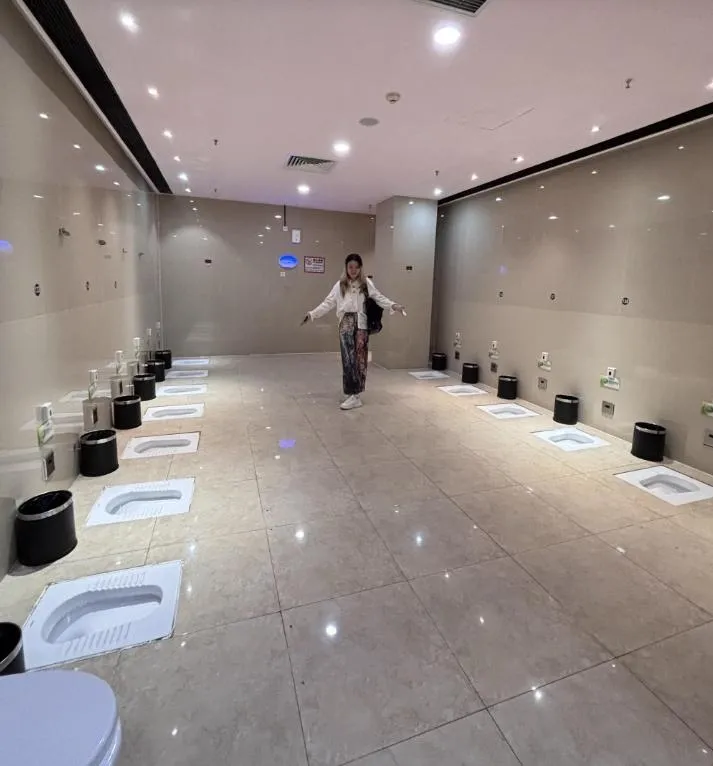 工作人員表示該女廁正在裝修，不明白顧客為何進入。（圖／翻攝網路）