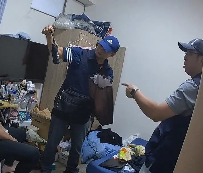 警方上門抓人畫面。（圖／警方提供）