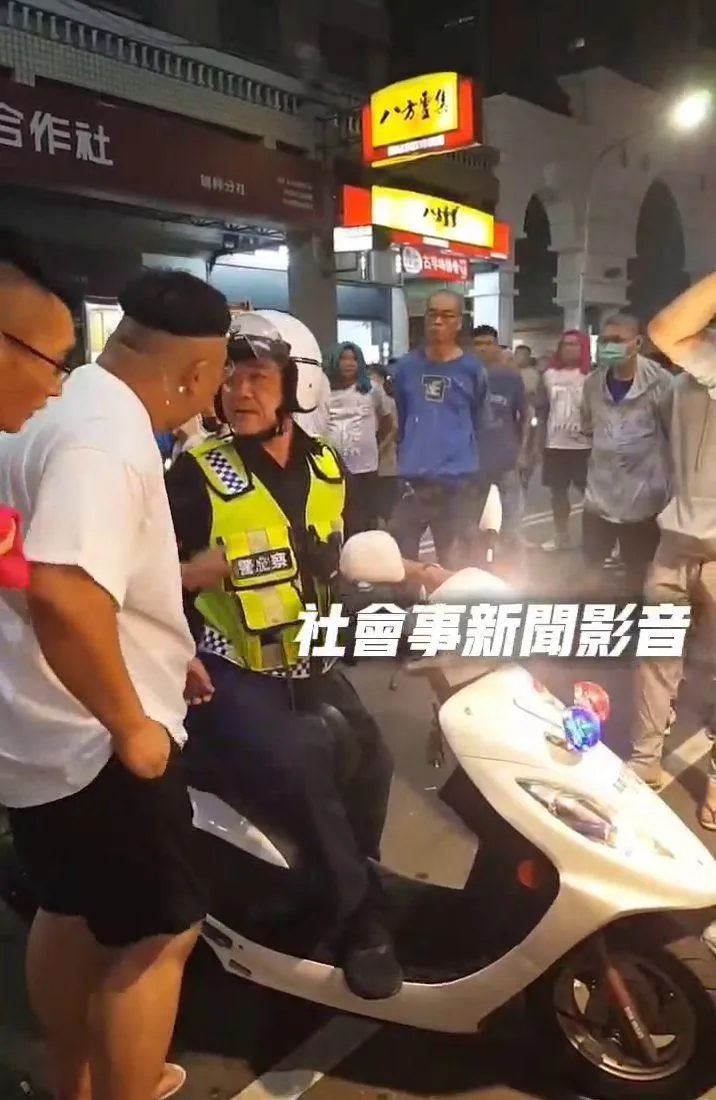 警方趕來取締。(圖/社會事新聞影音)