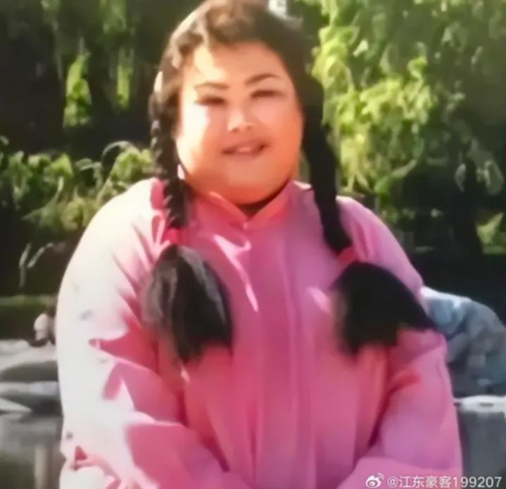 董立範以「富婆專業戶」形象深植人心。（圖／翻攝微博）