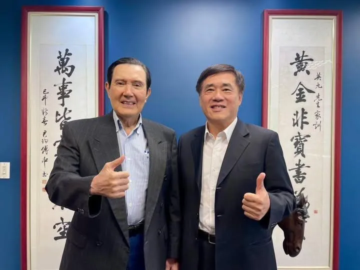 國民黨主席候選人之一郝龍斌今日拜會前總統馬英九尋求支持。（圖／郝龍斌臉書）