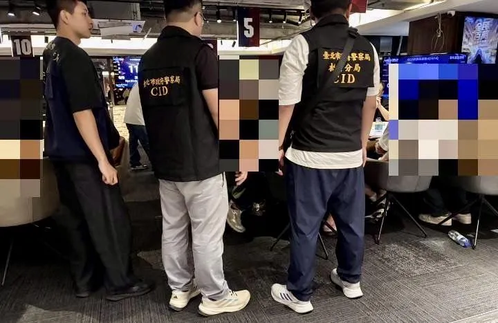 警方破獲德州撲克職業賭場。(圖/翻攝畫面)