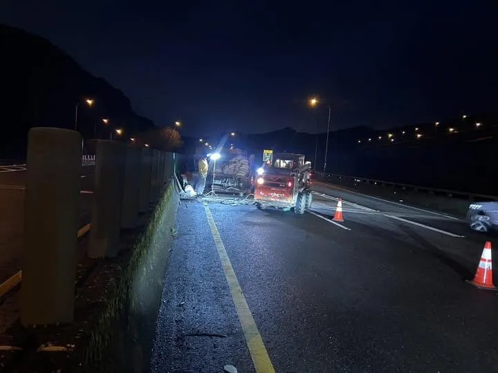 台62線快速道路接連發生交通意外，立委林沛祥也在臉書發文要求公路局說明原因，避免類似事件再發生。（圖／立委林沛祥提供）