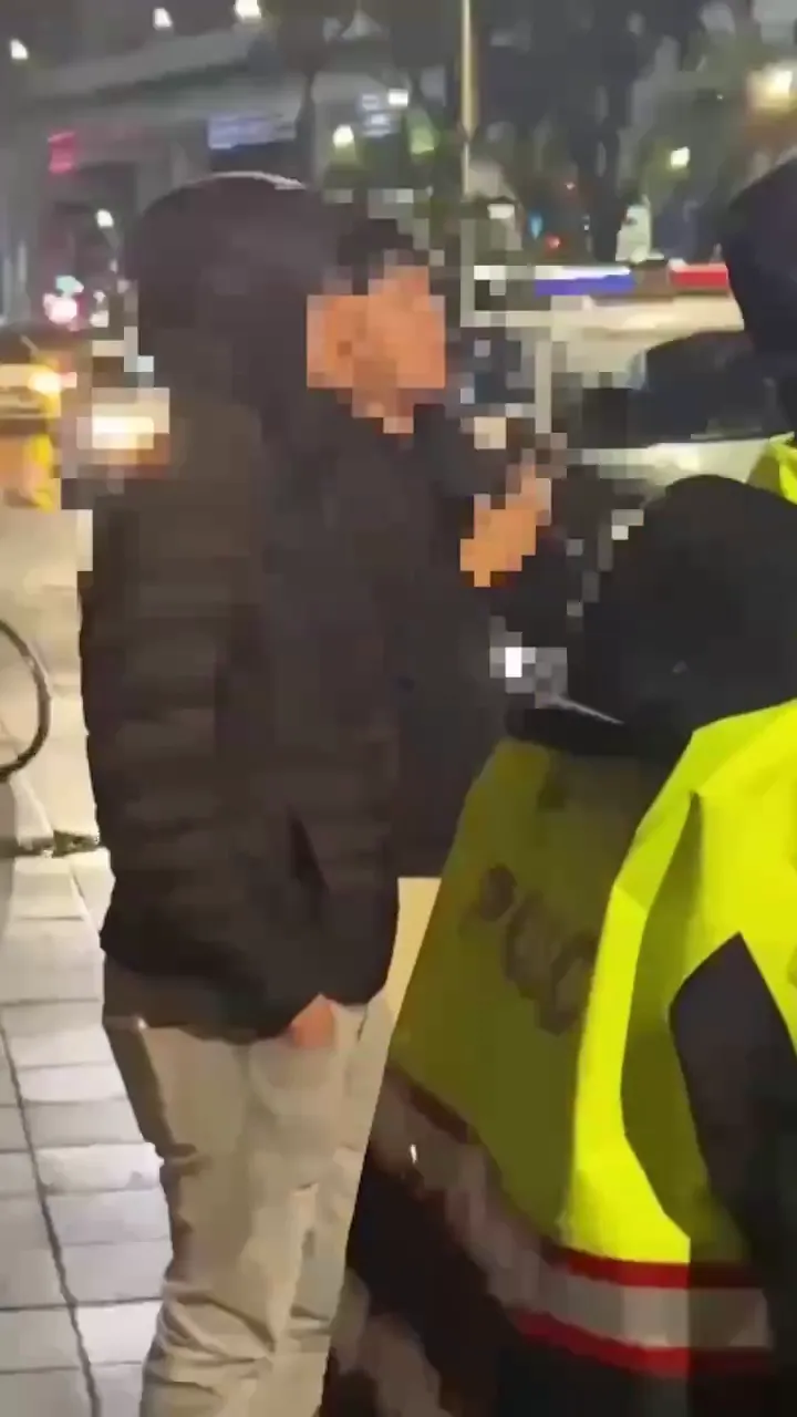 被指開價前後不一,跟女騎士發生爭議的拖吊業者,先前就因拖吊機車收費4萬5千8驚動警方處理。(圖/記者爆料網)