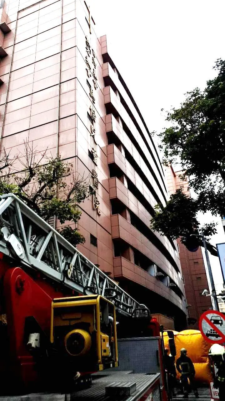 目前該位民眾還跟消防員在僵持不下。（圖／民眾提供）